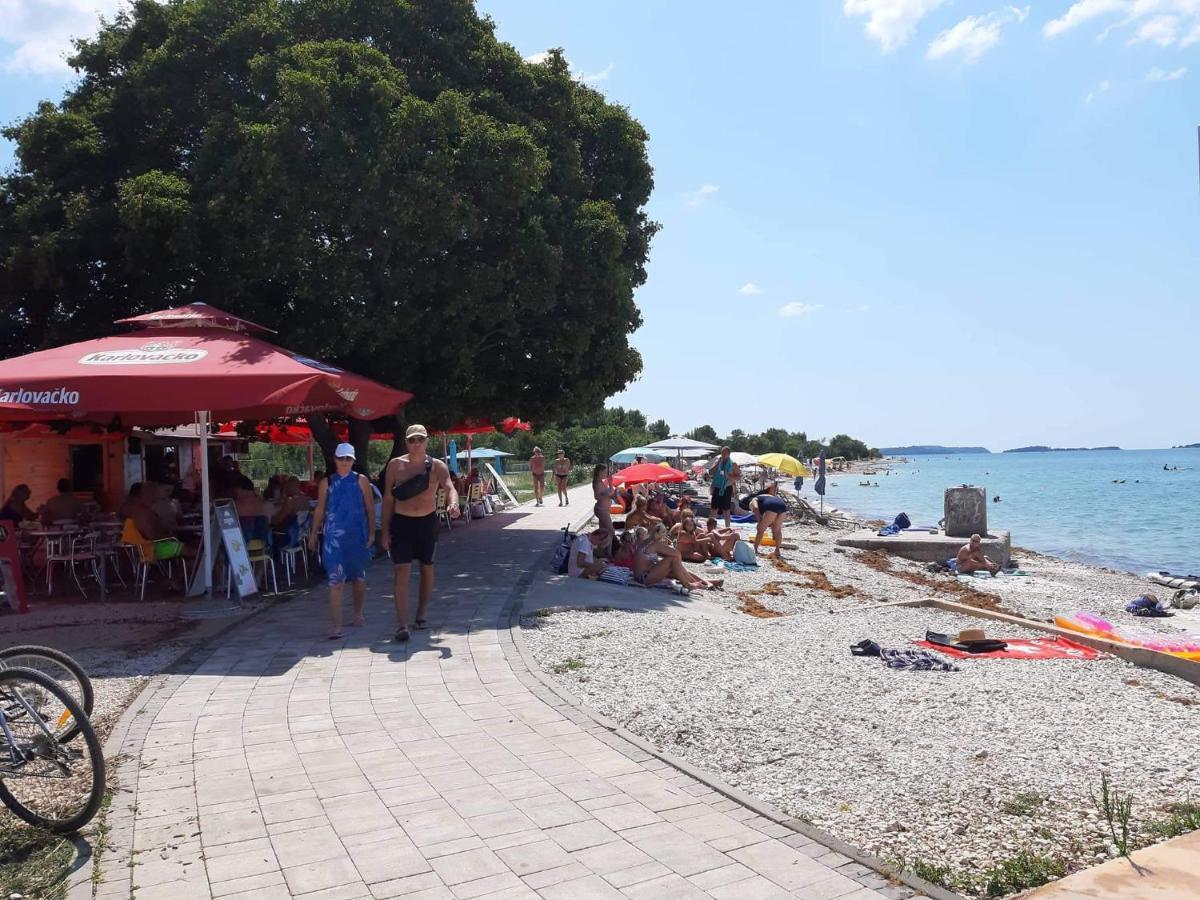 Apartman Deni Peroj Exterior foto